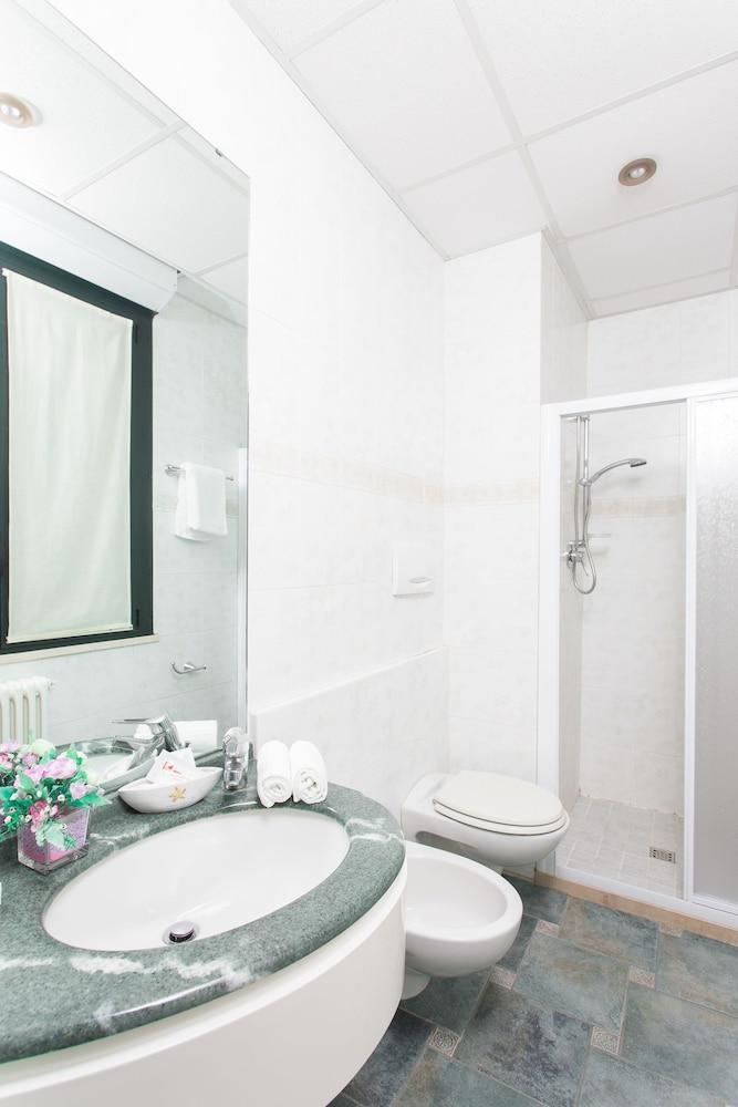 Hotel Zeus Cesena Bagian luar foto