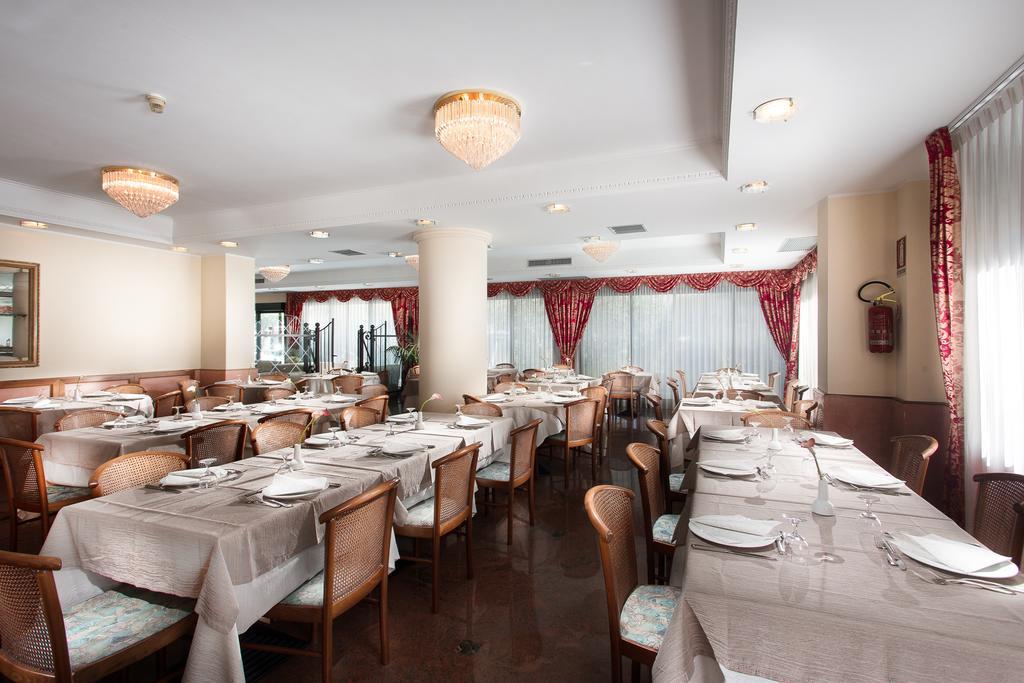 Hotel Zeus Cesena Bagian luar foto