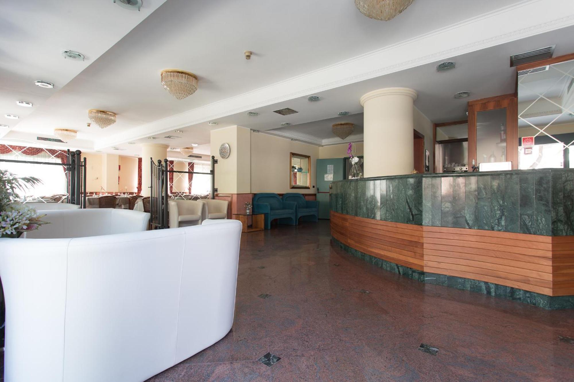 Hotel Zeus Cesena Bagian luar foto