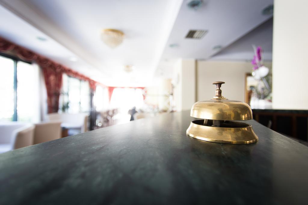 Hotel Zeus Cesena Bagian luar foto