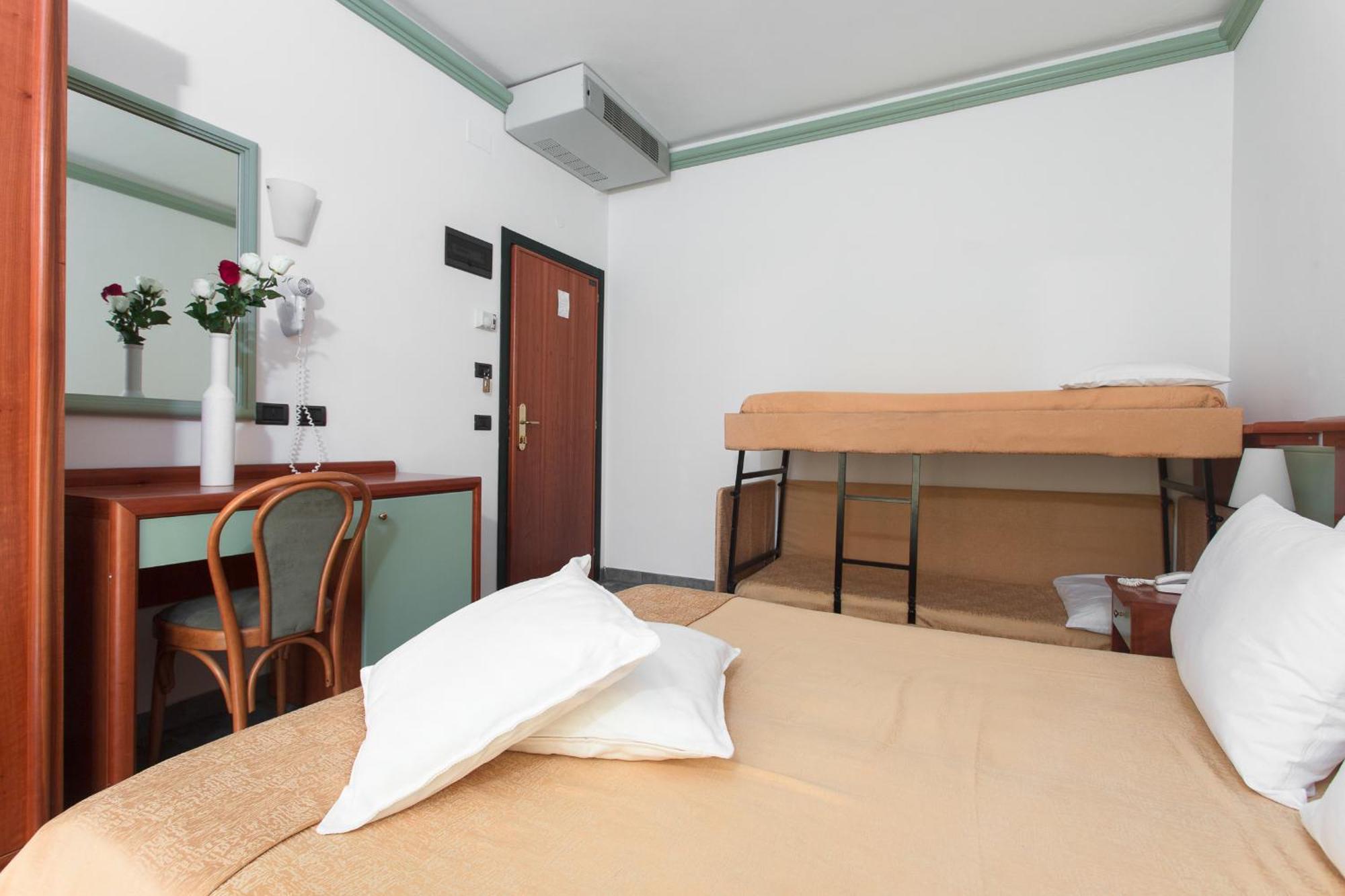 Hotel Zeus Cesena Bagian luar foto
